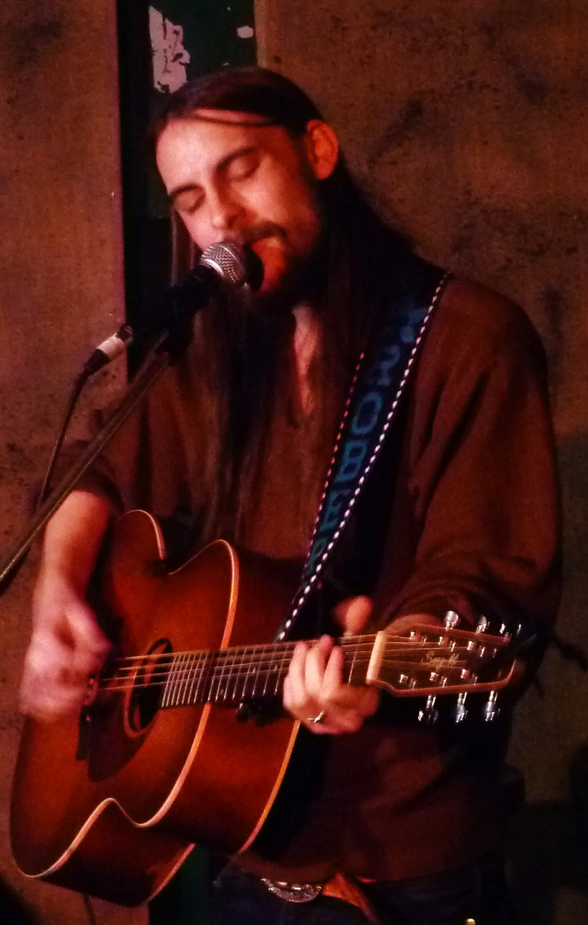 Robert Ellis performing at the Brixton Windmill in March 2012