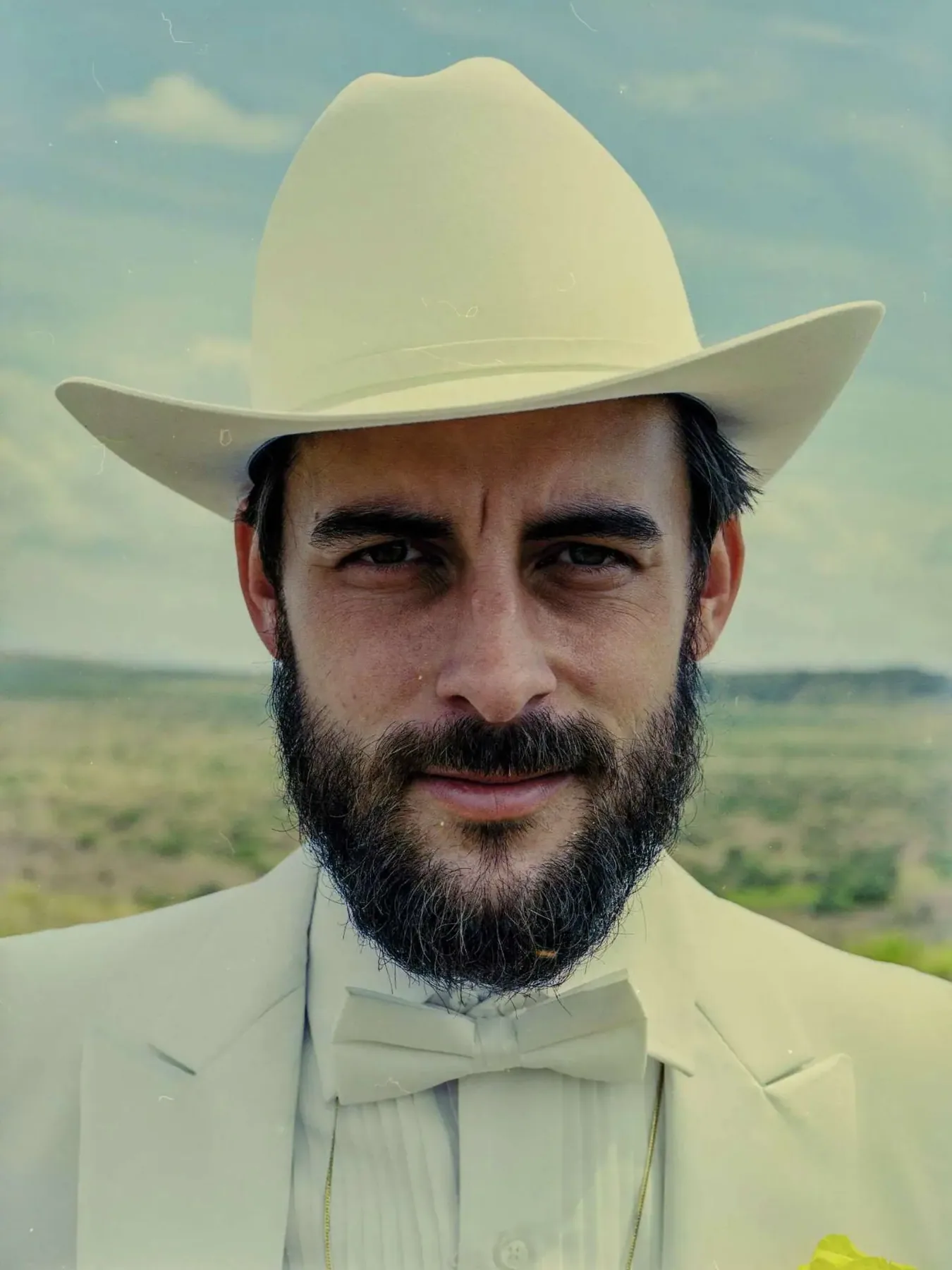 Robert Ellis in a white cowboy hat and suit, from the archive’s performer profile